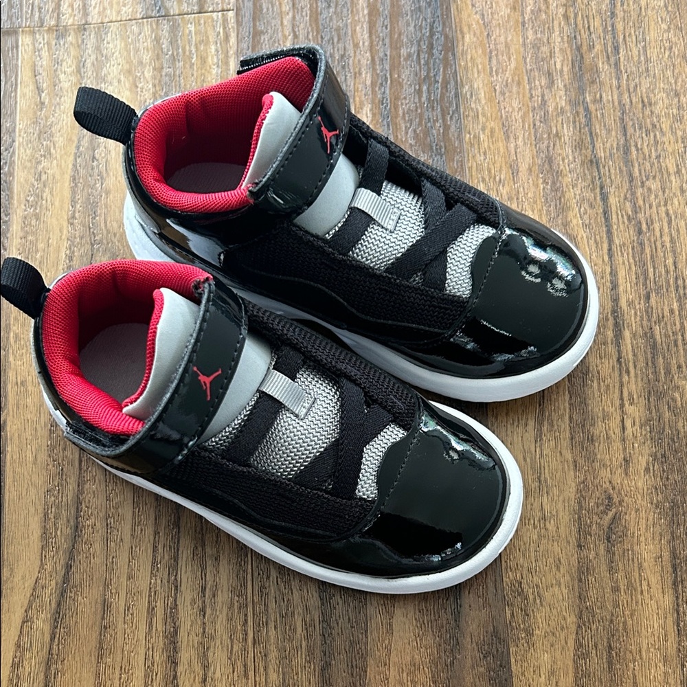 Kids Air Jordan Aura 2